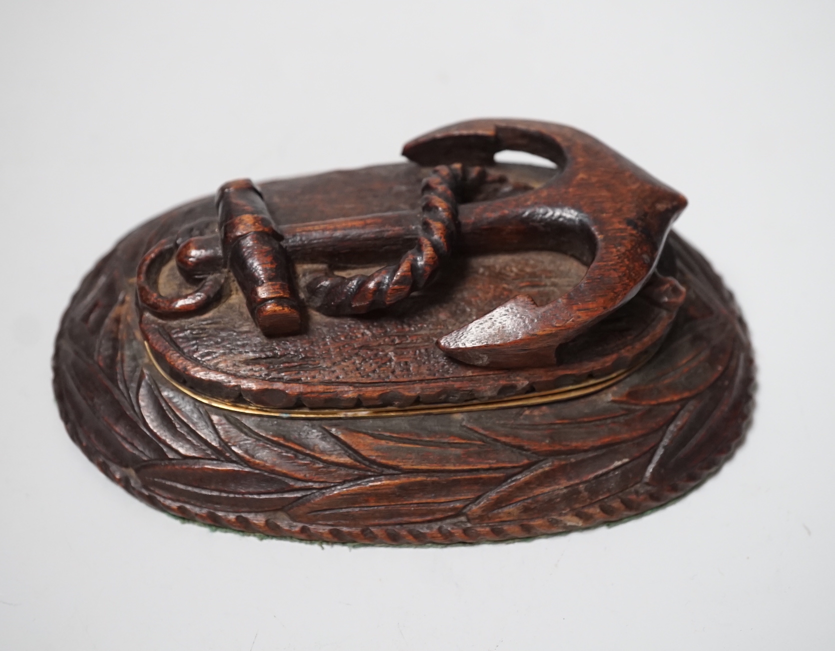 An early 20th century carved oak ‘anchor’ trinket box, 14.5cm